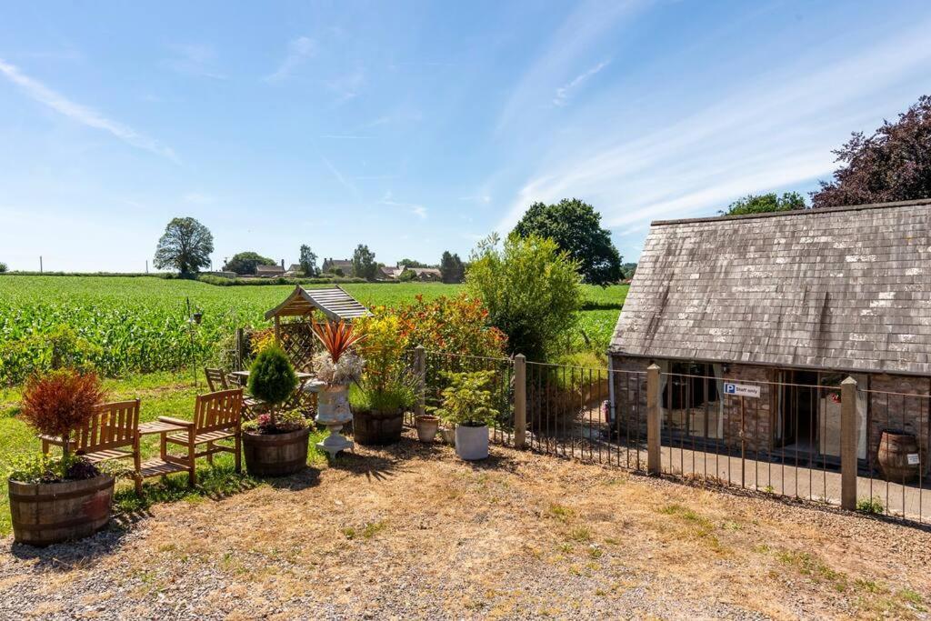 Beech Cottage, Spacious Rural Retreat Usk Buitenkant foto